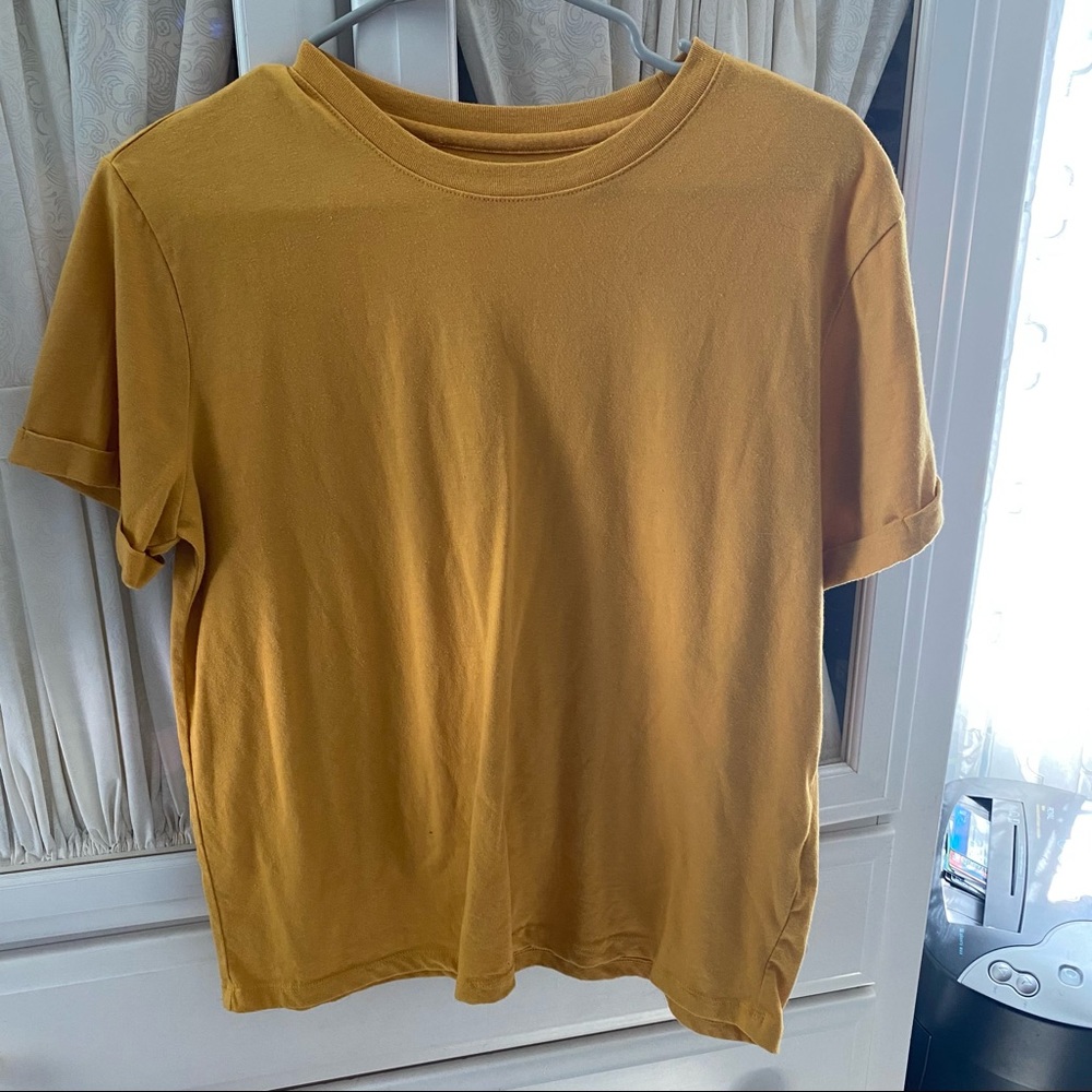 Forever 21 mustard color boyfriend t-shirt size S
